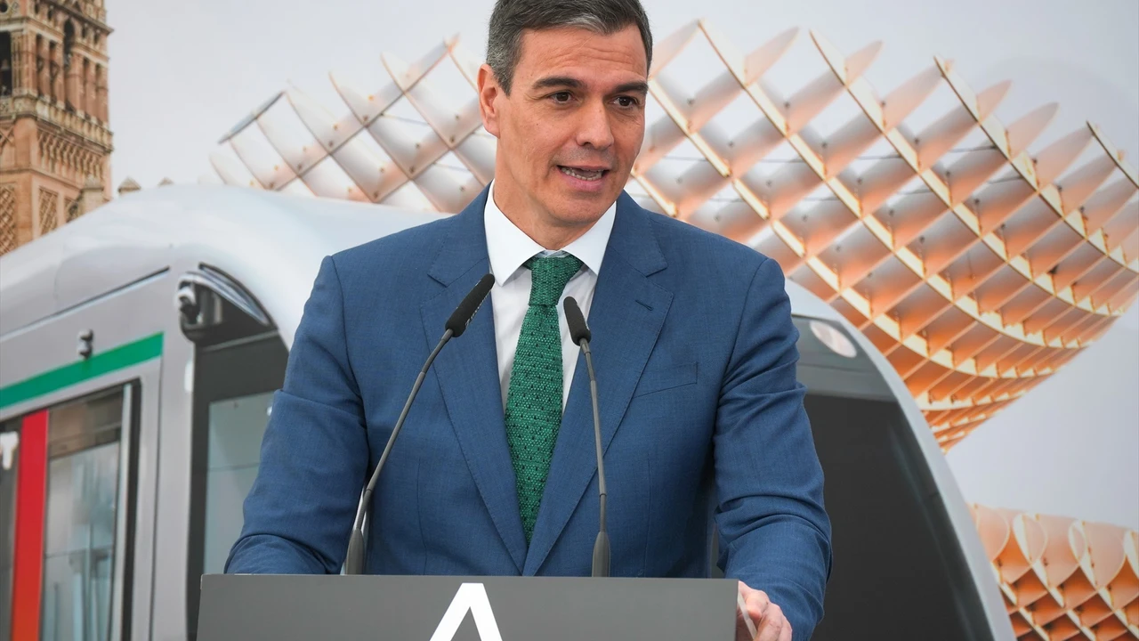 Pedro Sánchez no se libra de los pitos y abucheos en la primera piedra de las obras del metro de Sevilla