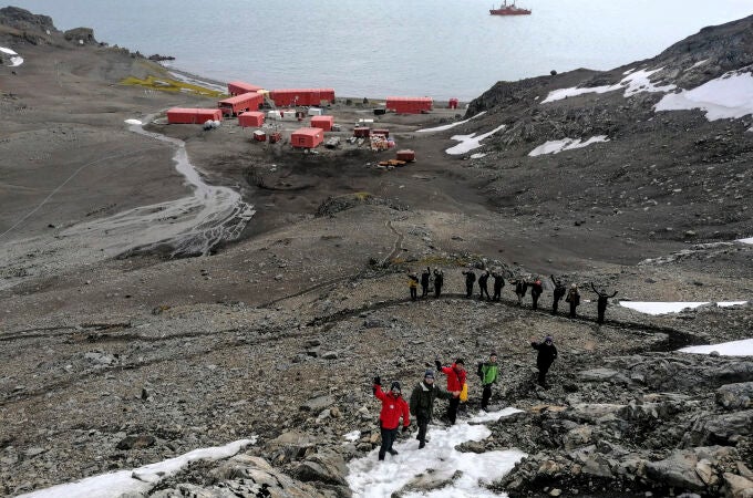 Dos valencianos de Aemet pronostican el tiempo en la Antártida para ayudar a la ciencia