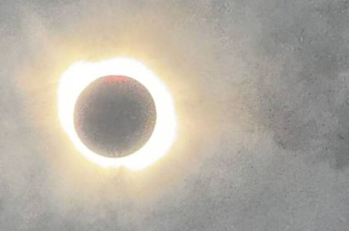 Las mejores imágenes y vídeos del eclipse solar total a su paso por México y EE.UU.