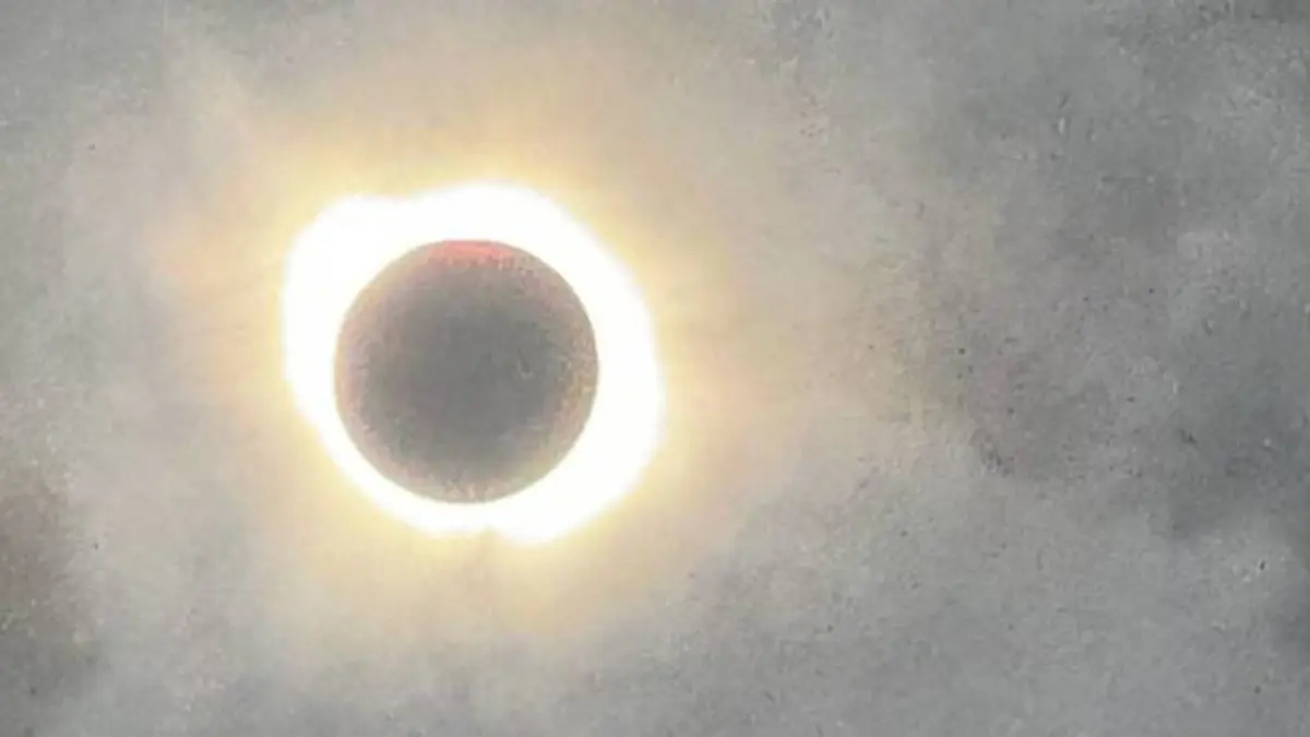 Las mejores imágenes y vídeos del eclipse solar total a su paso por México y EE.UU.