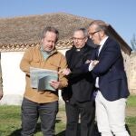 El alcalde Francisco Guarido y el obispo de Zamora, Fernando Valera, presentan el Plan Especial en torno a la Catedral.