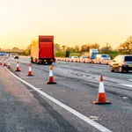 La Dirección General de Tráfico actualiza sus normativas para garantizar la seguridad en las carreteras españolas y evitar accidentes de tráfico