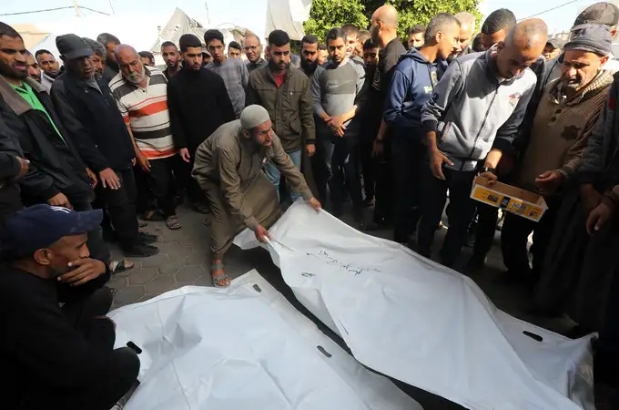 Los servicios de rescate palestinos hallan 400 cadáveres tras la retirada israelí de Jan Yunis y Al Shifa