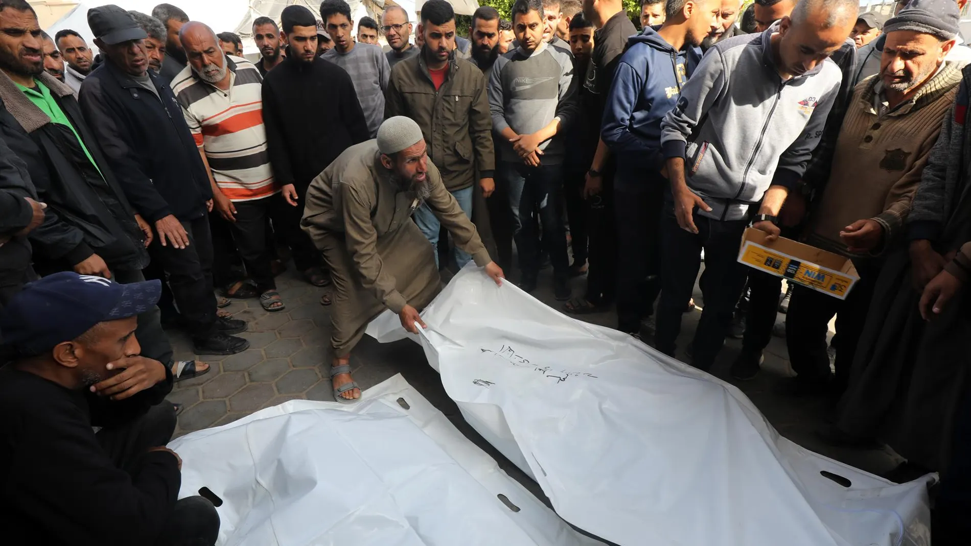 O.Próximo.- El servicio de rescate palestino halla más de 400 cadáveres tras la retirada israelí de Jan Yunis y Al Shifa