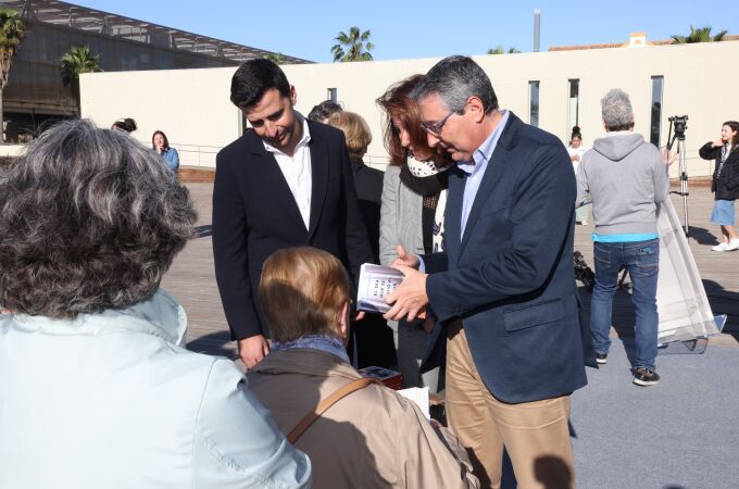 El presidente de la Diputación de Málaga, Francisco Salado, presenta la cuarta edición del Plan de Fomento a la Lectura para Personas Mayores