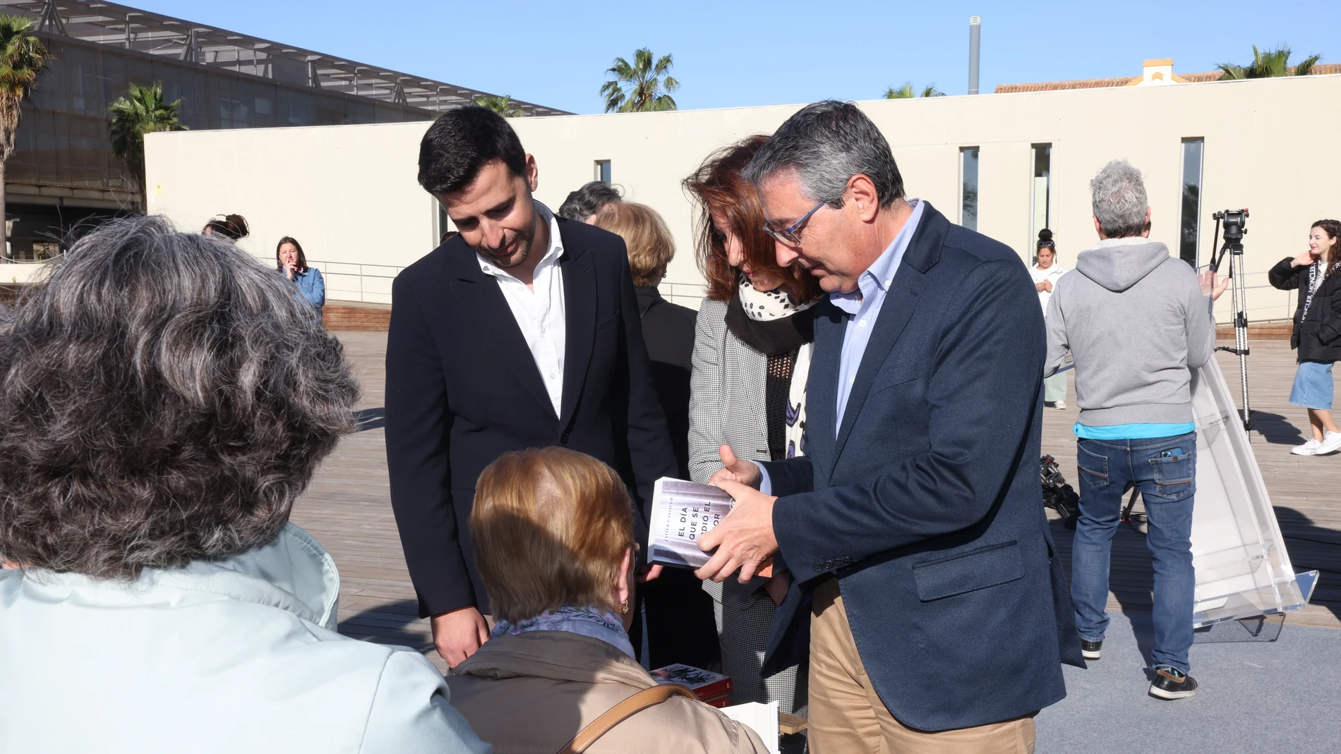 El presidente de la Diputación de Málaga, Francisco Salado, presenta la cuarta edición del Plan de Fomento a la Lectura para Personas Mayores