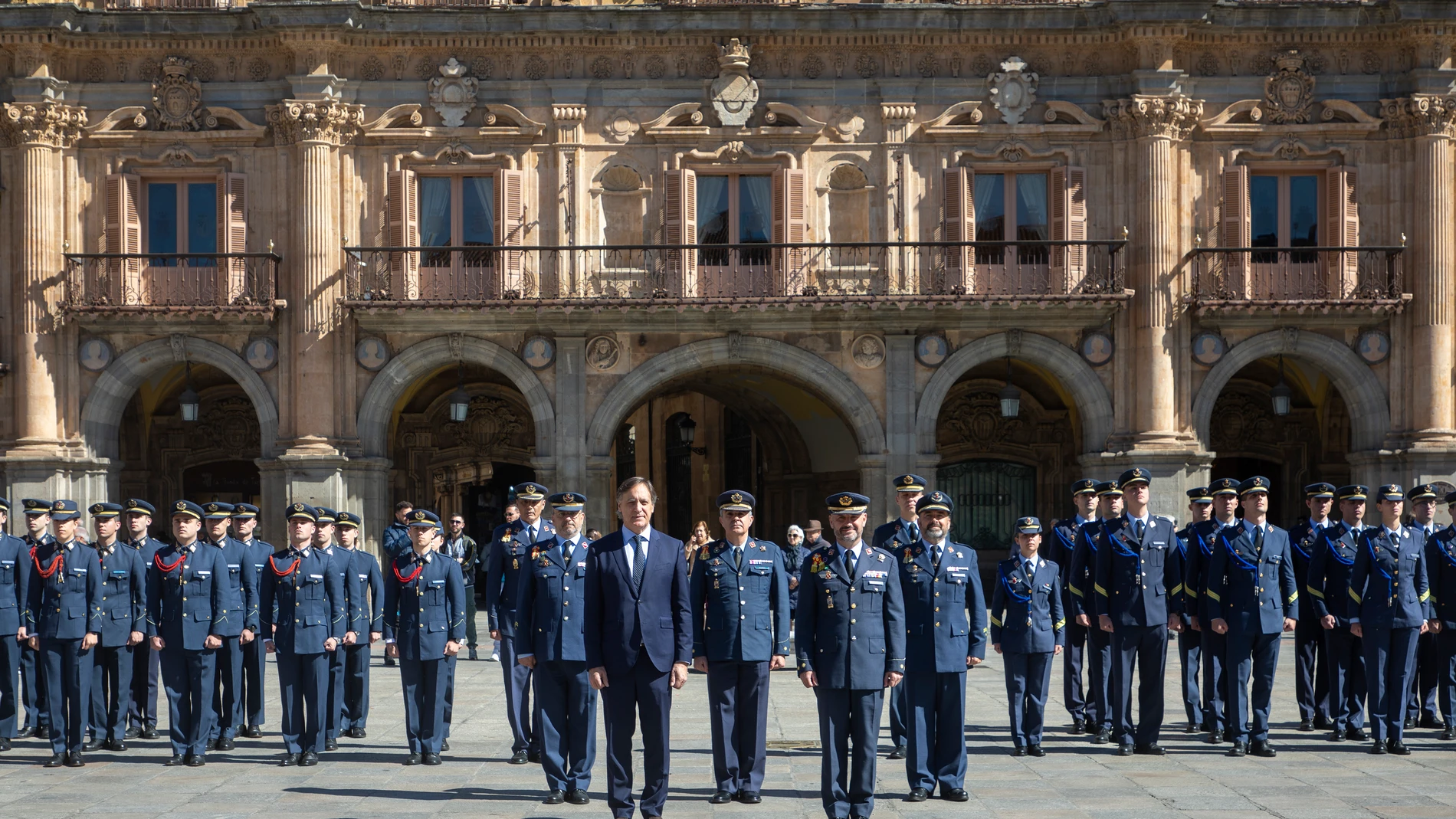 Carlos García Carbayo recibe a la nueva promoción de la Academia General del Aire