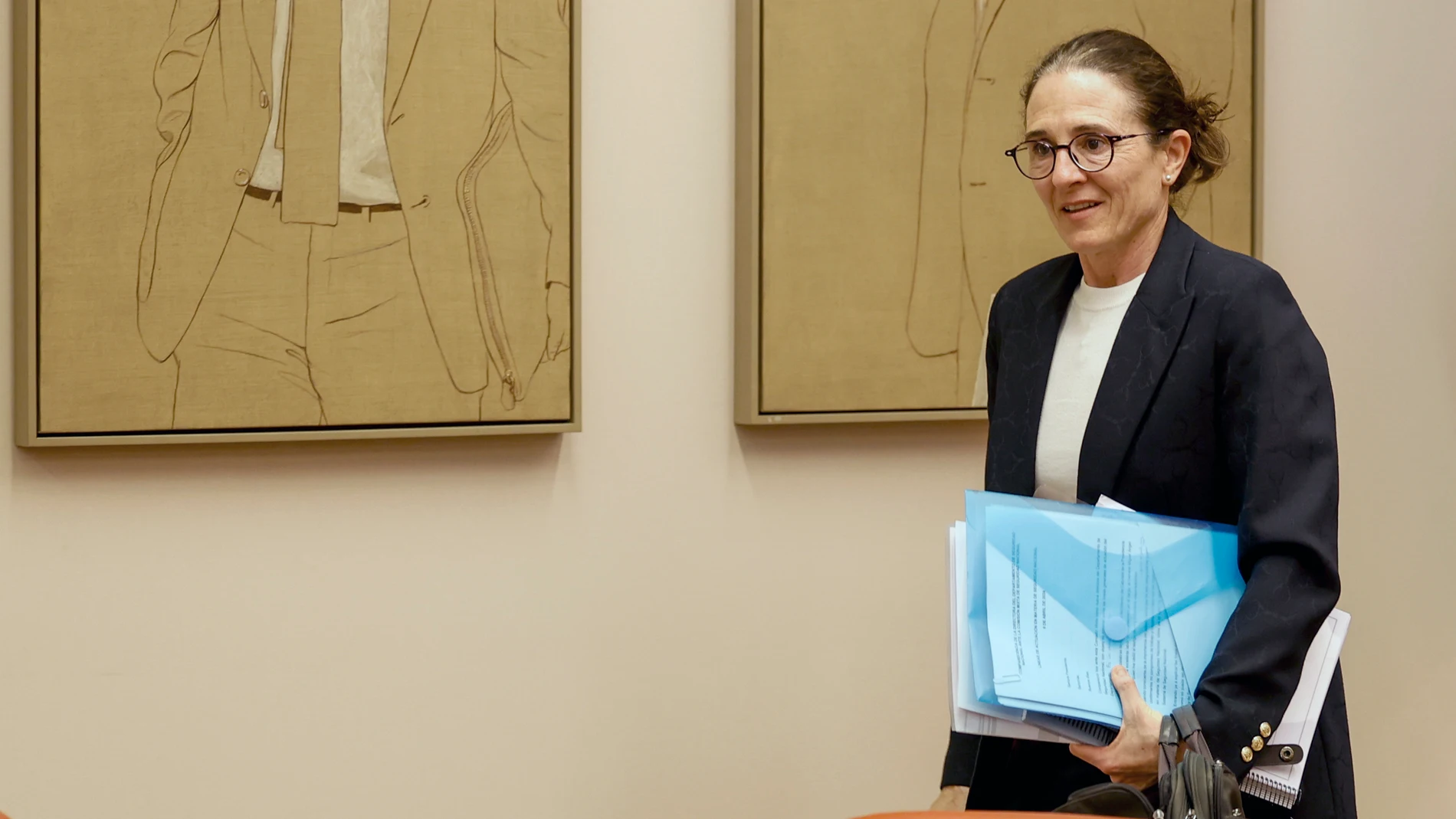 MADRID, 09/04/2024.- La nueva directora del Departamento de Seguridad Nacional de la Presidencia del Gobierno, Loreto Gutiérrez Hurtado antes de comparecer en la Comisión Mixta de Seguridad Nacional para informar sobre las líneas generales de la política de su área de actuación, este martes. EFE/ Mariscal