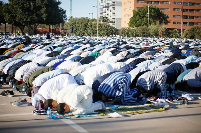 Los musulmanes celebran la fiesta del Fin del Ramadán