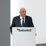 El presidente del Banco Sabadell, Josep Oliu, durante la Junta de accionistas 2024