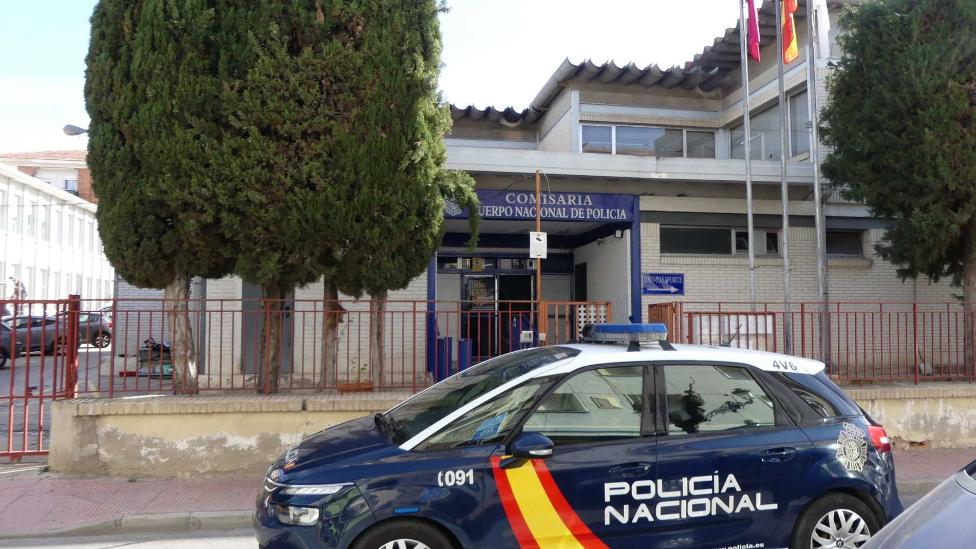 Imagen de un coche patrulla en la Comisaría de Policía Nacional en Molina de Segura POLICÍA NACIONAL 10/04/2024