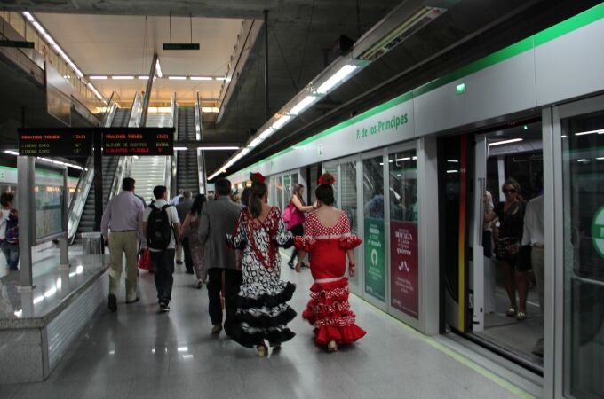 El metro de Sevilla refuerza su operativo durante la Feria de Abril. JUNTA DE ANDALUCÍA