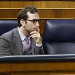 El ministro de Economía, Carlos Cuerpo, tras la comparecencia del presidente del Gobierno, Pedro Sánchez, éste miércoles en el Congreso.