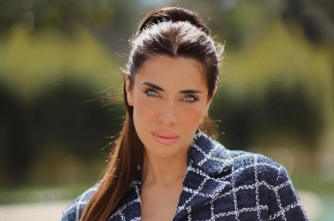 No nos extraña que Pilar Rubio lleve la chaqueta de tweed de Chanel con vaqueros en primavera