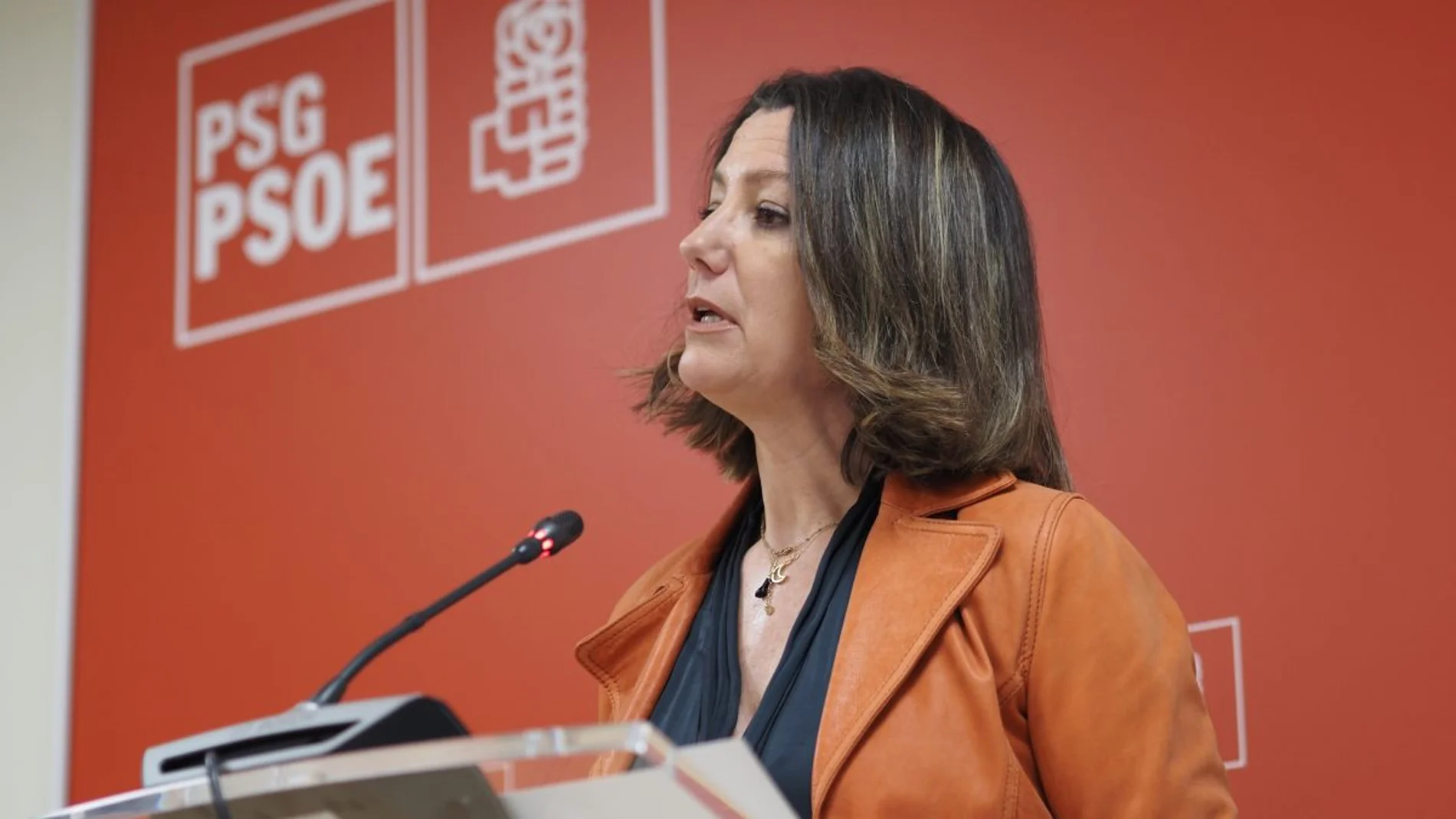 La socialista Lara Méndez en su comparecencia ante los medios. 