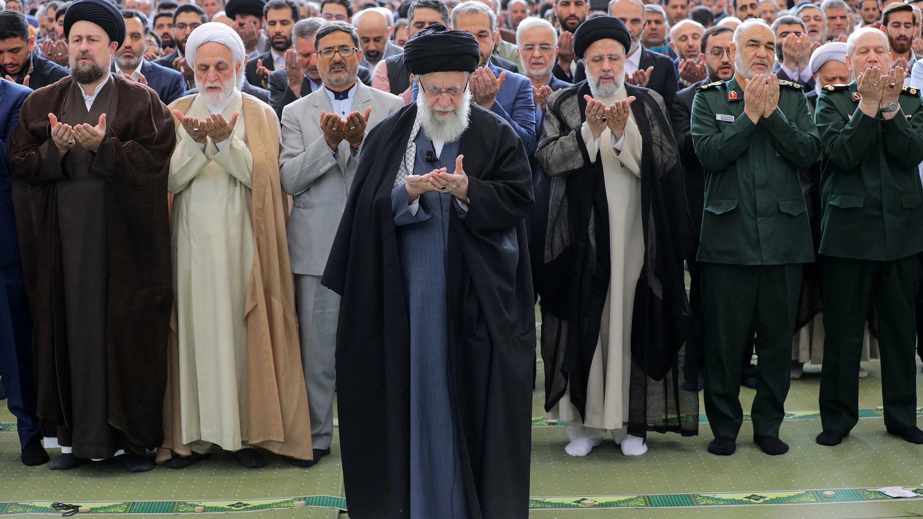 Tehran (Iran(islamic Republic Of)), 09/04/2024.- A handout photo made available by the Iranian supreme leader office shows Iranian Supreme Leader Ayatollah Ali Khamenei leading the Eid al-Fitr prayer in Tehran, Iran, 10 April 2024. According to the Iranian supreme leader's official website, Khamenei said that Israel 'should be punished and it will be punished' following the recent airstrike on the Iranian consulate in Syria which Iran blames on Israel. (Siria, Teherán) EFE/EPA/IRANIAN SUPREME...