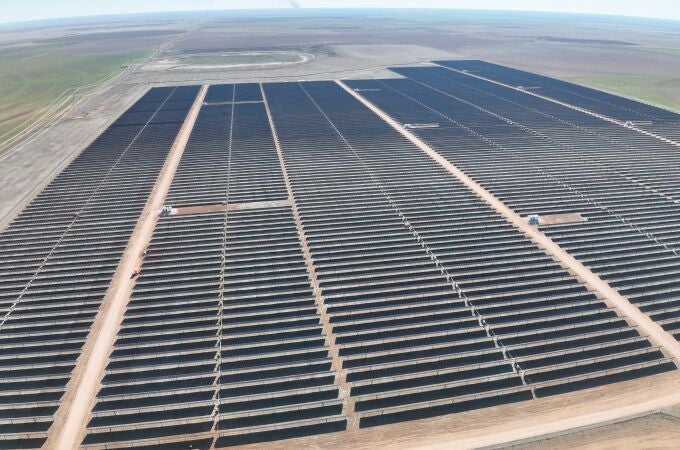 Economía.- Repsol acelera su apuesta por las renovables en EE.UU. y concluye la construcción de su mayor proyecto solar