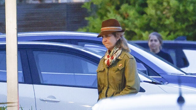 La Infanta Elena con look primaveral.