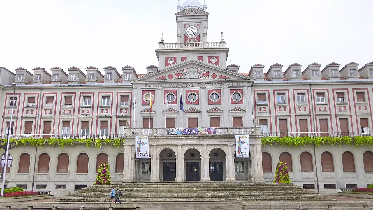 Pánico en Ferrol: dispara al aire y huye con su hijo tras una discusión con su pareja