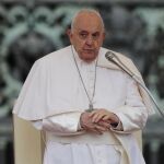 El Papa sale del Vaticano para reunirse en una parroquia romana con 200 niños
