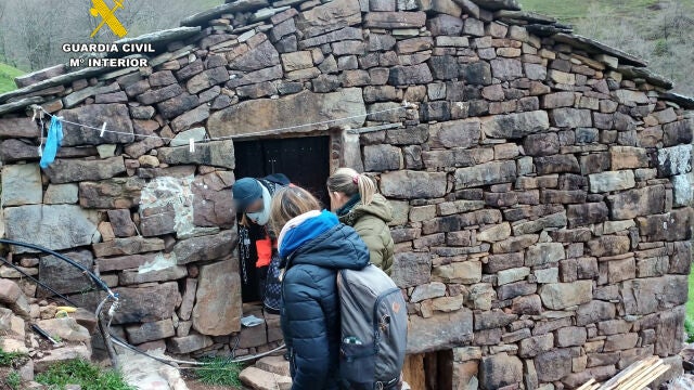 Detenida en una cabaña de Cantabria una finlandesa buscada por salir del país con su hijo