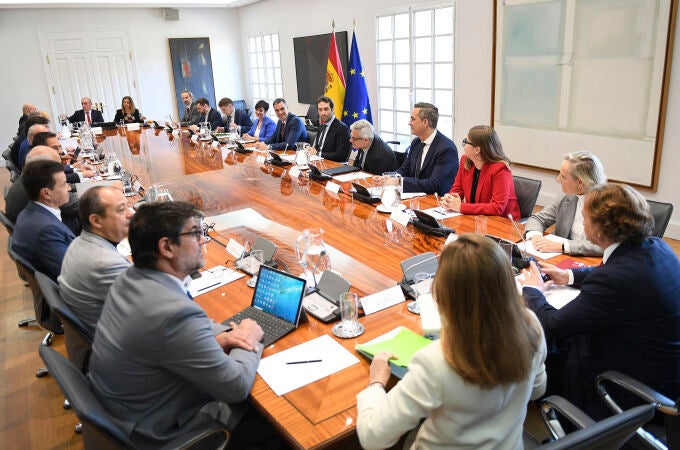 Sánchez se reúne con representantes del sector de la vivienda