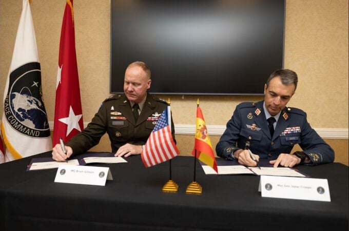 Los militares de Estados Unidos y España firman el acuerdo para destinar a un oficial de enlace en el US Space Command