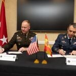 Los militares de Estados Unidos y España firman el acuerdo para destinar a un oficial de enlace en el US Space Command
