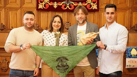 La alcaldesa Miriam Andrés y el concejal Francisco Fernández presentan la romería junto al presidente de la asociación de Vecinos del Barrio del Cristo, Pedro Arenillas
