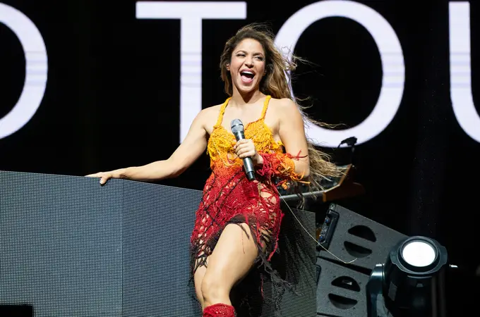 Shakira aparece por sorpresa en Coachella con este vestido de crochet y anuncia su nueva gira mundial