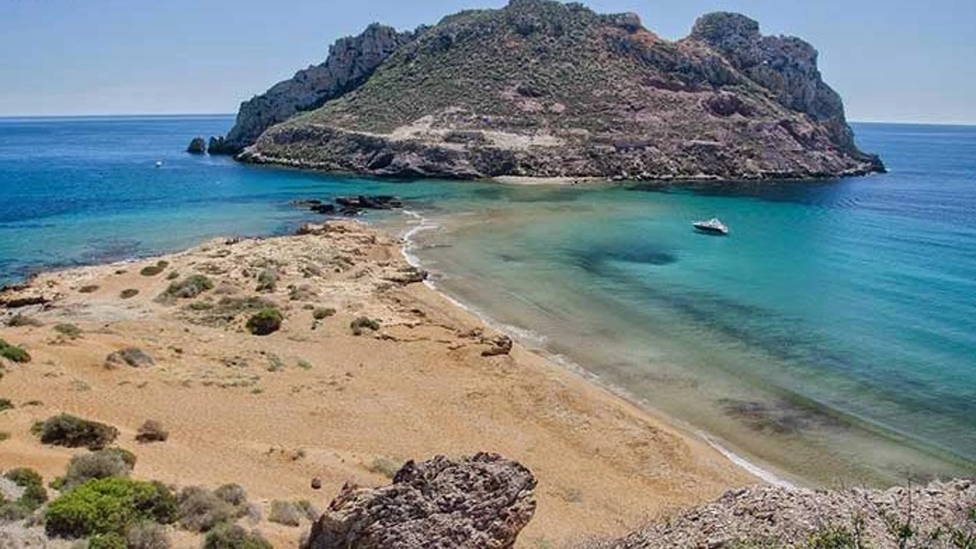 Imagen de la preciosa Isla del Fraile, en la costa murciana