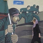 Cartel antiisraelí en Teherán tras el ataque de Irán a Israel