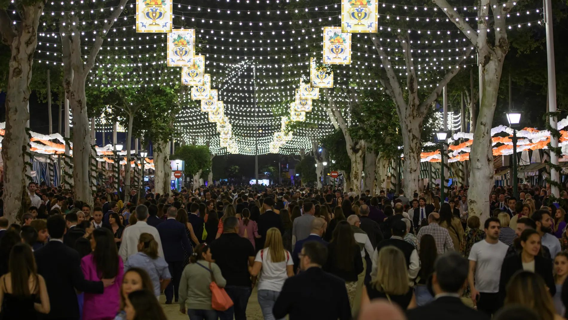La Feria de Sevilla, camino de récord: 19.000 personas más que en 2023