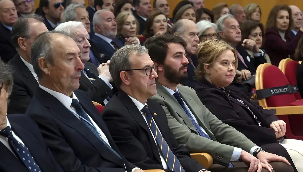 García-Gallardo junto a Veganzones y Ayala durante el acto