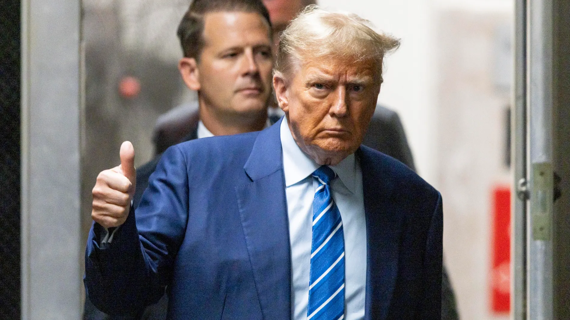 New York (United States), 16/04/2024.- Former US President Donald Trump returns to the courtroom after a recess during the second day of his trial in New York Criminal Court in New York, New York, USA, 16 April 2024. Trump is facing 34 felony counts of falsifying business records related to payments made to adult film star Stormy Daniels during his 2016 presidential campaign. (tormenta, Nueva York) EFE/EPA/JUSTIN LANE / POOL 