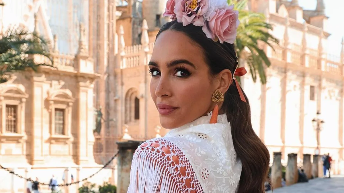 Rocío Osorno se vuelve a pasar el juego en la Feria de Abril con este traje de flamenca de lo más tradicional