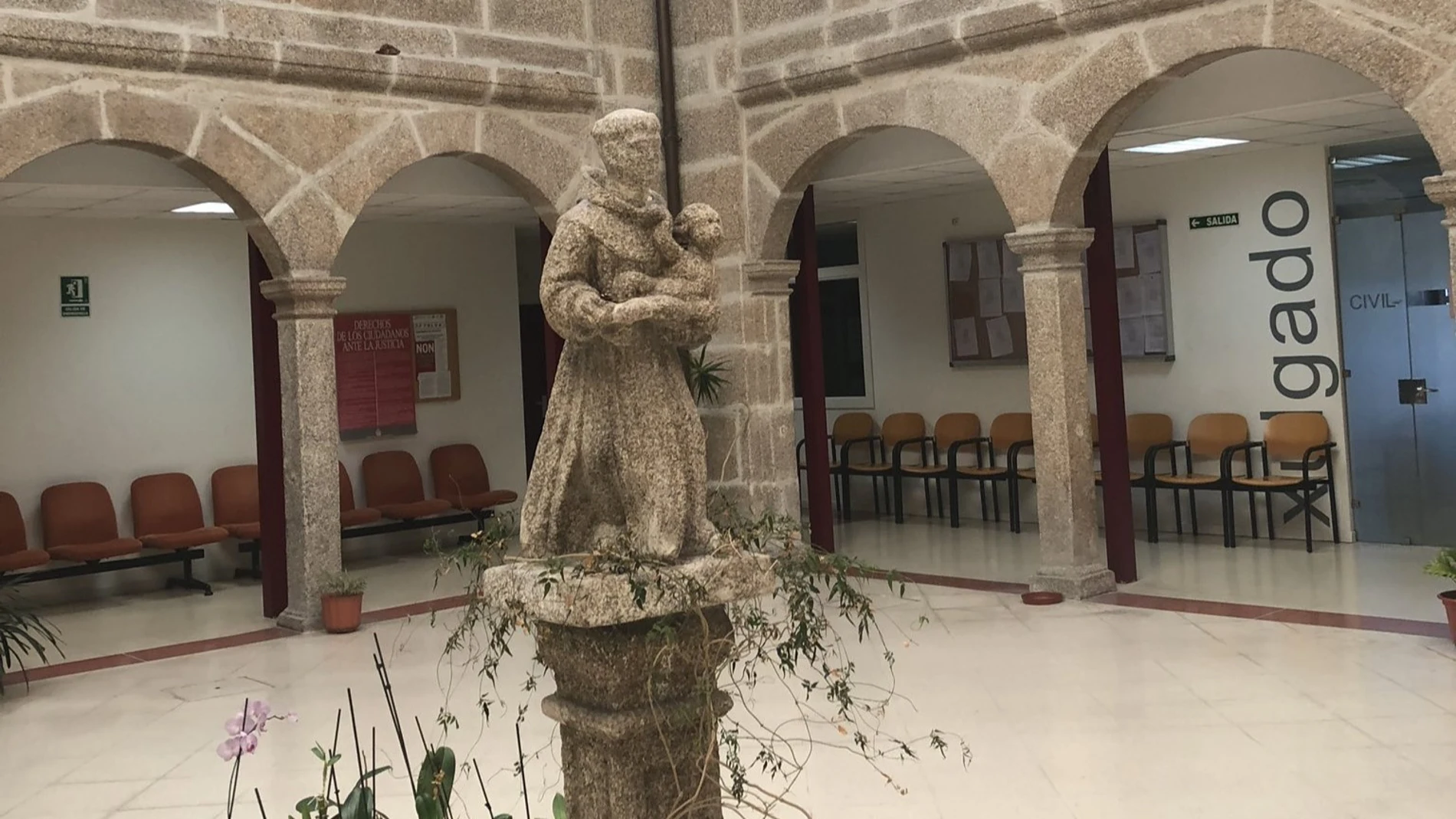 Interior de los juzgados de Betanzos.