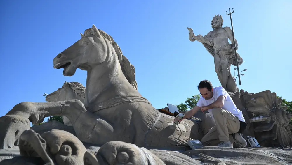 Madrid estudia el estado de conservación de la Fuente de Neptuno