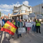 Agricultores protestan ante la Asamblea Regional durante el debate de Ley del Mar Menor