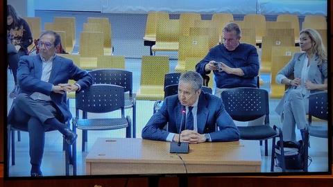 Zaplana ha vuelto a prestar declaración para negar las afirmaciones de Juan Francisco García sobre el amaño del concurso de ITV