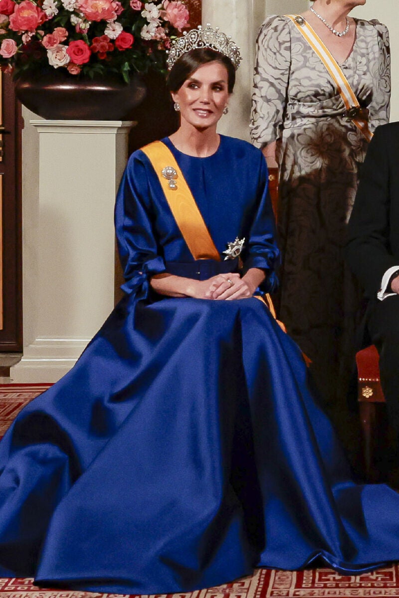 El look de la Reina Letizia en la cena de Estado en Holanda.