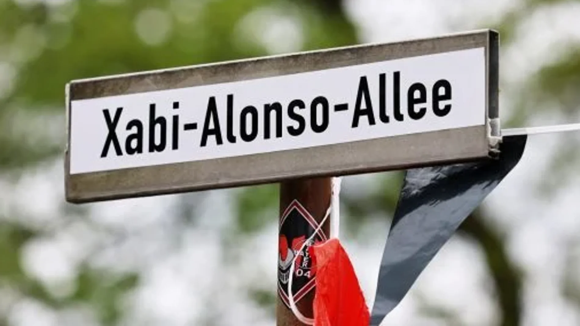 La simbólica calle que los hinchas dedicaron a Xabi Alonso