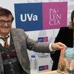 Ana Isabel Magide y Juan Andrés Oria de Rueda presenta la guía en la Biblioteca del Campus de &quot;La Yutera&quot;