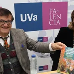 Ana Isabel Magide y Juan Andrés Oria de Rueda presenta la guía en la Biblioteca del Campus de "La Yutera"