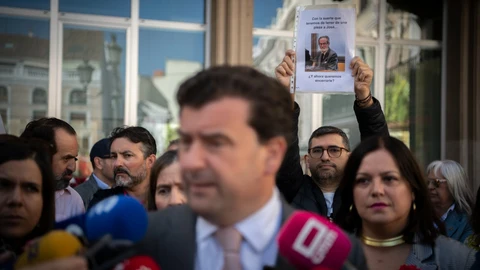 El diputado nacional de Vox por la provincia de Ciudad Real, Ricardo Chamorro, atiende a los medios
