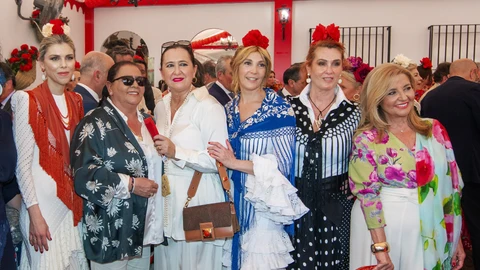 Manuela Villena derrocha estilo en el martes de Feria de Abril.