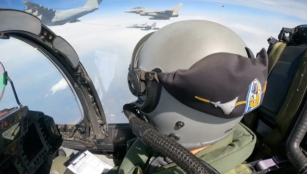 Operación de reabastecimiento en vuelo vista desde un Eurofighter español