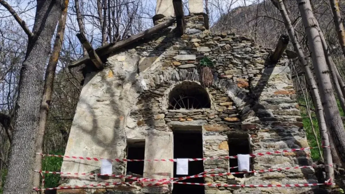 Hallado el cuerpo sin sangre de una joven “vampiro” en una iglesia abandonada en Italia