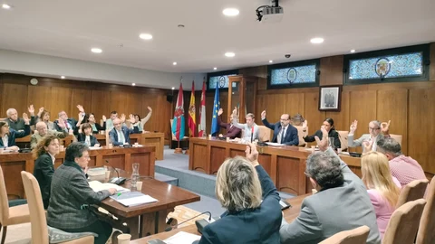 Momento de la votación en el Pleno de Ponferrada, que ha dado luz verde a los presupuestos de este año
