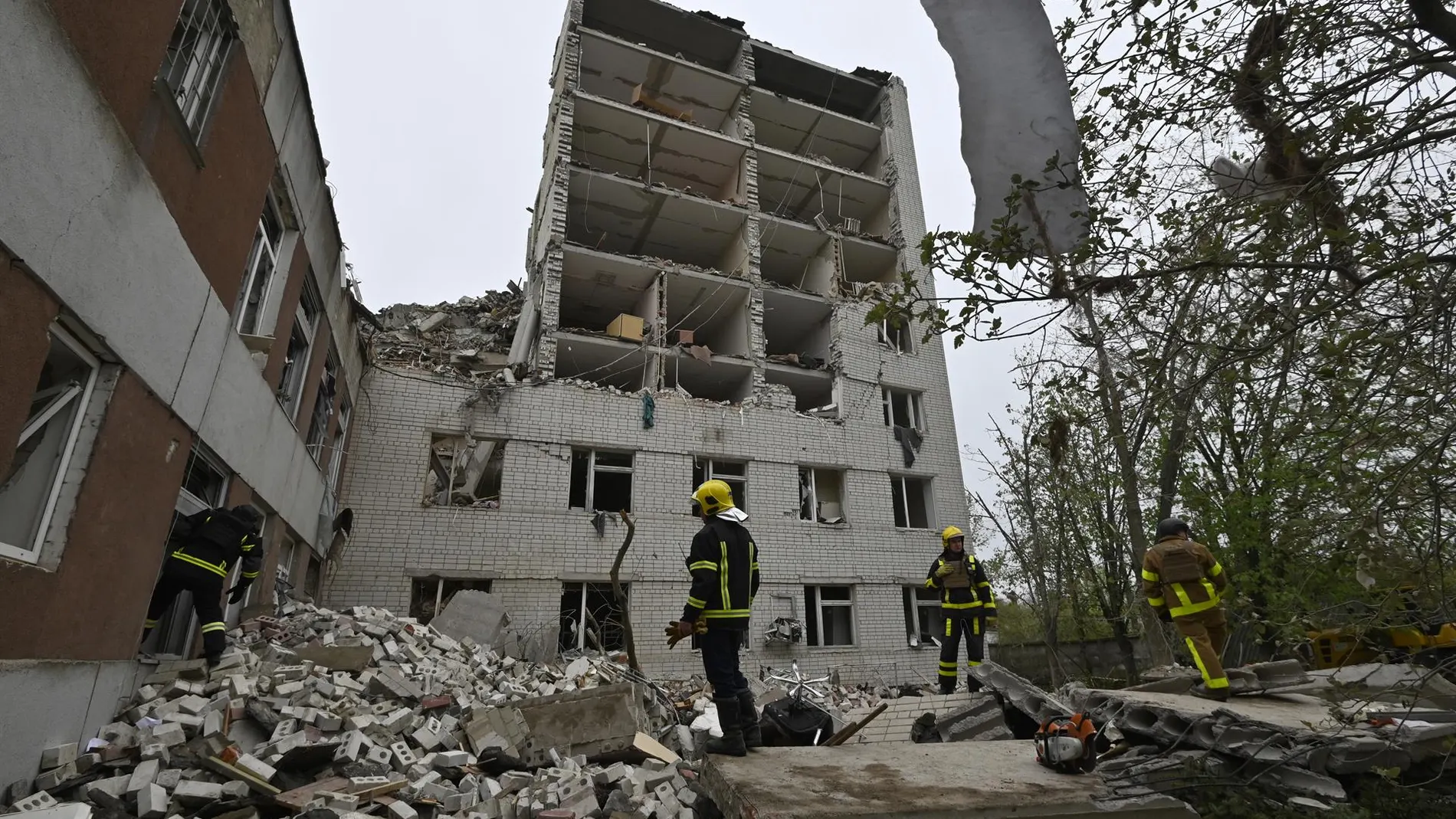 Ucrania.- Aumentan a 18 los muertos y a cerca de 80 los heridos por el ataque de Rusia contra Chernígov, en Ucrania